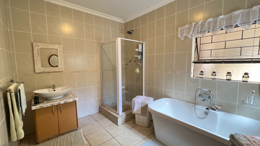 4 Bedroom Property for Sale in Langenhovenpark Free State